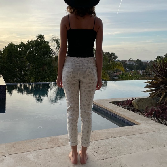 White and gray leopard joggers - Picture 4 of 6